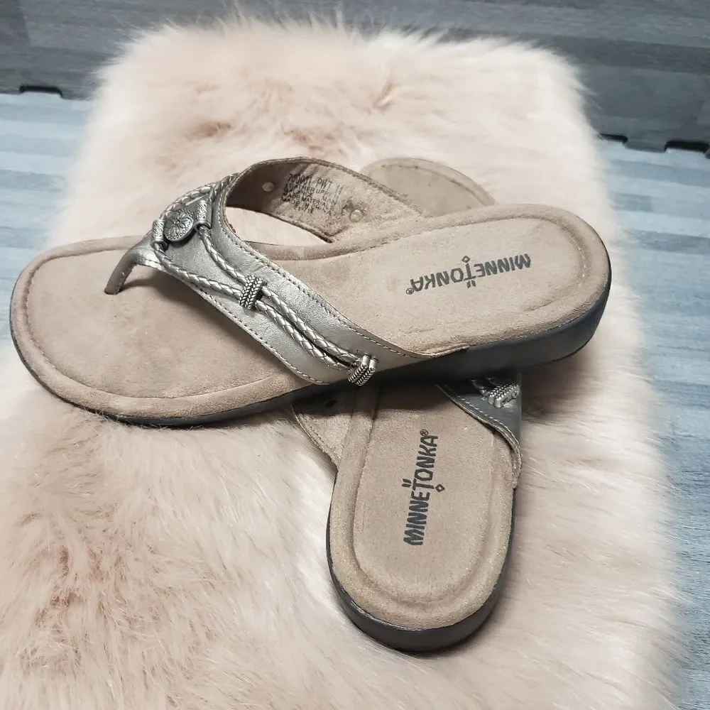 Minnetonka Silverthorne Leather Flip Flops